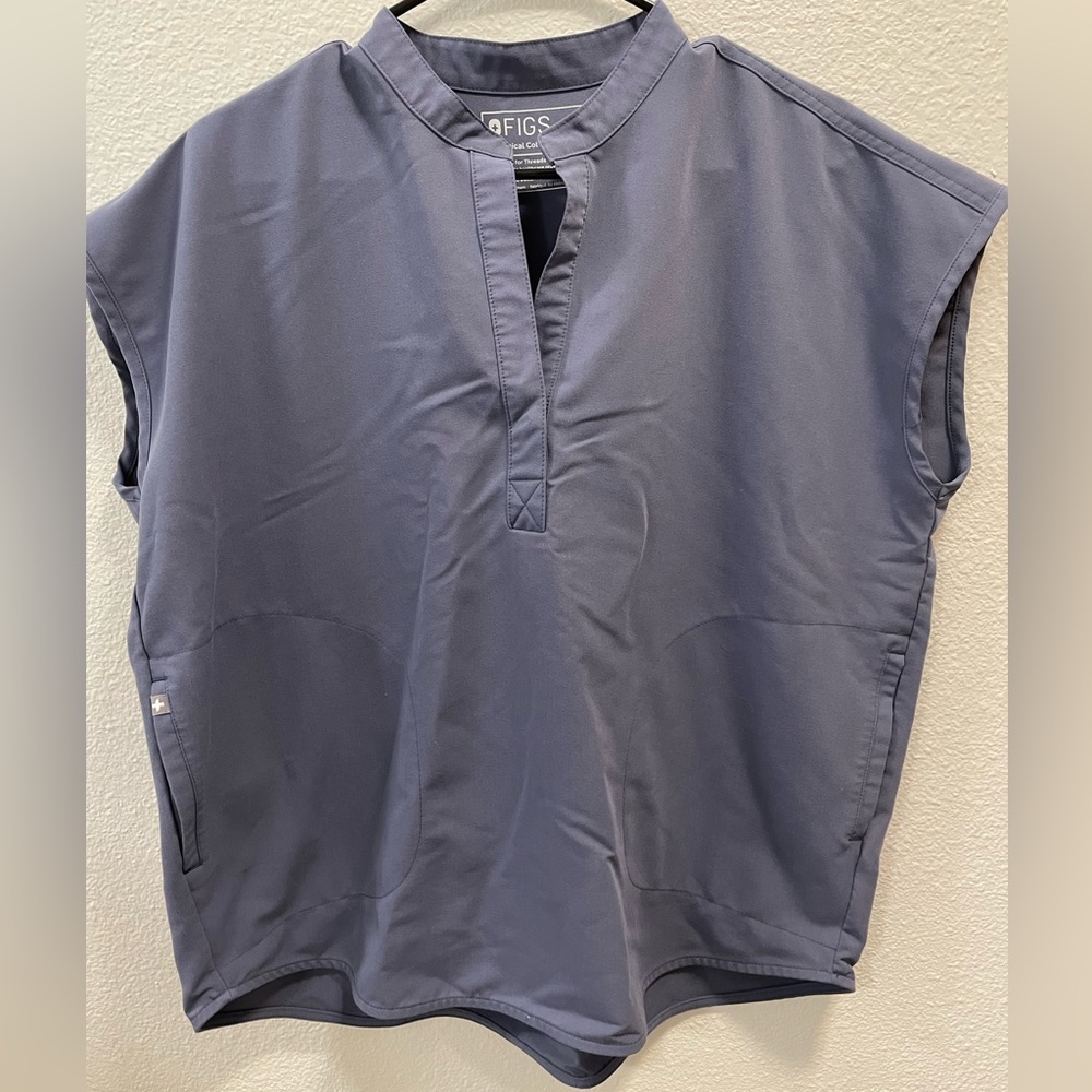 Figs scrub Set. space gray color. Petite large bottom. Medium top